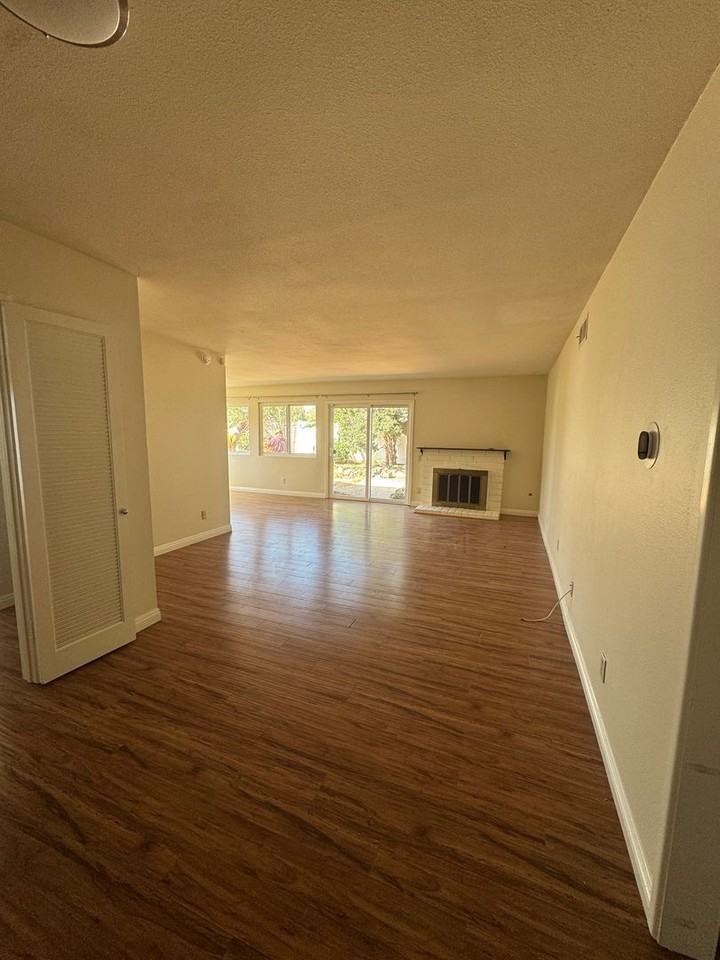 3061 Rollings Ave - Photo 5 of 16