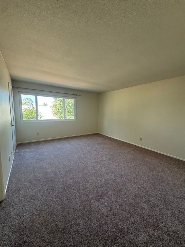 3061 Rollings Ave - Photo 7 of 16