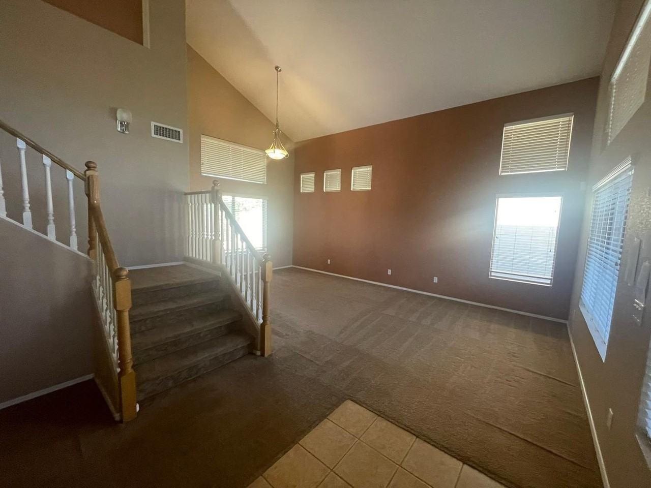 1053 W Bruce Ave - Photo 2 of 18