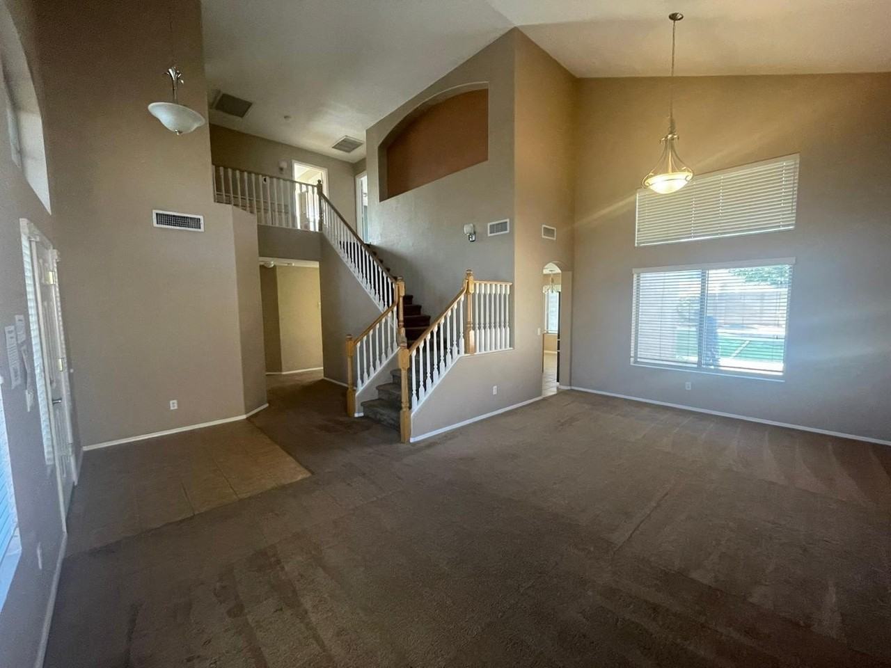 1053 W Bruce Ave - Photo 3 of 18