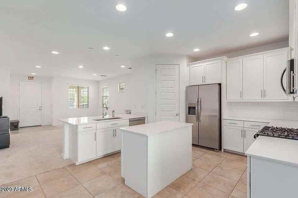3741 S 64th Dr - Photo 4 of 20