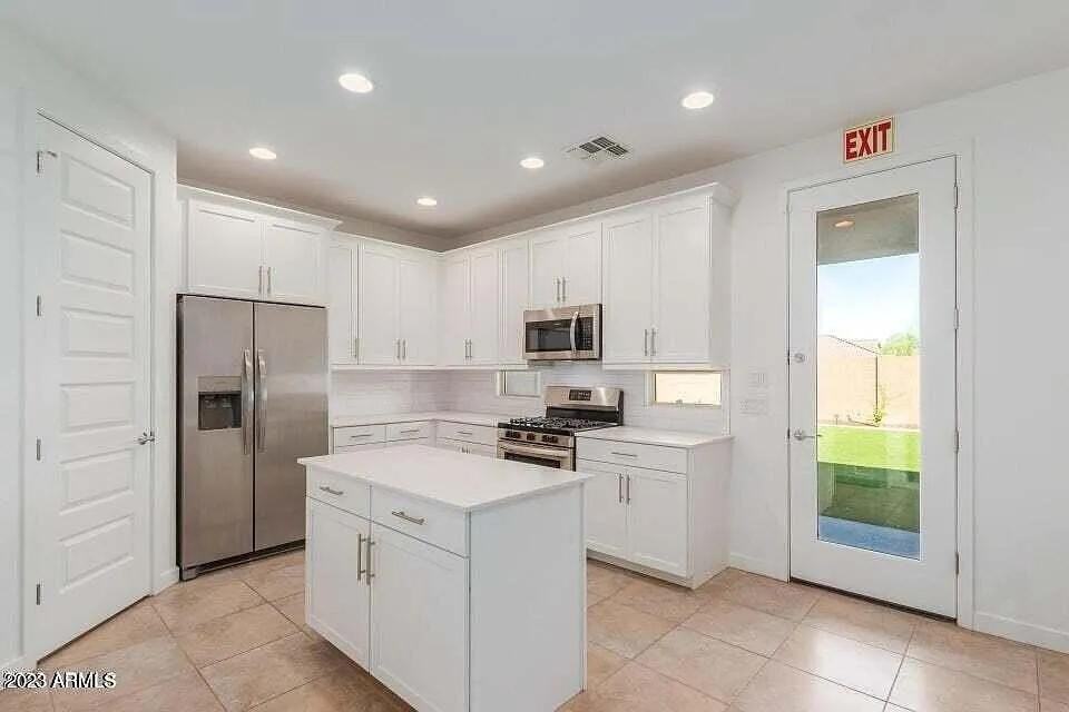 3741 S 64th Dr - Photo 5 of 20