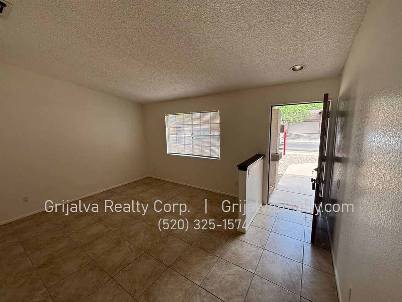 1821 W Mountain Oak Ln - Photo 2 of 15