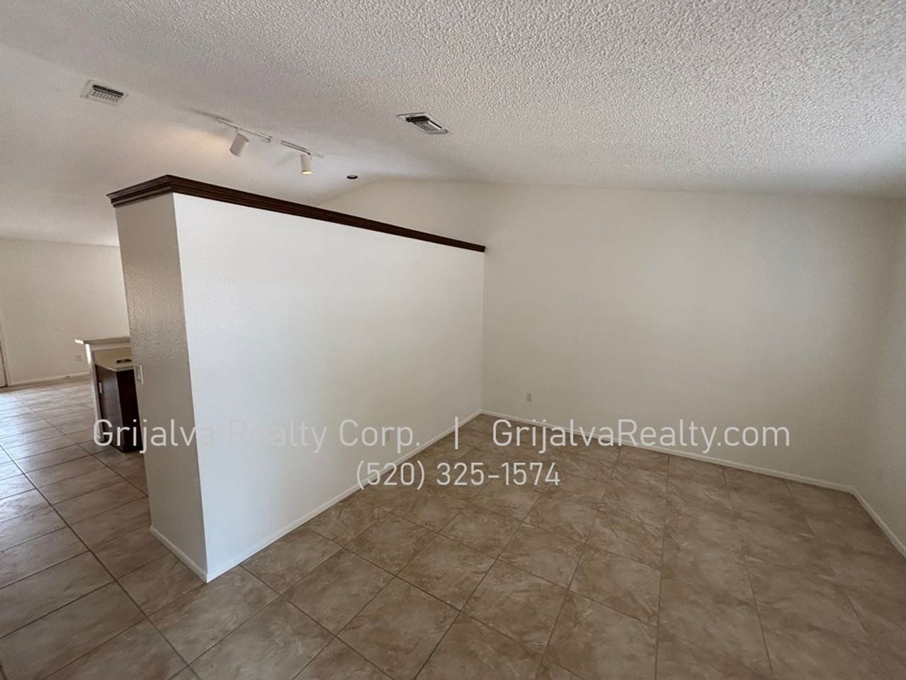 1821 W Mountain Oak Ln - Photo 3 of 15