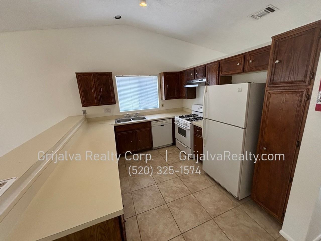 1821 W Mountain Oak Ln - Photo 5 of 15