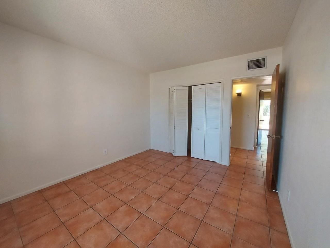 2604 Inverrary Dr - Photo 4 of 16