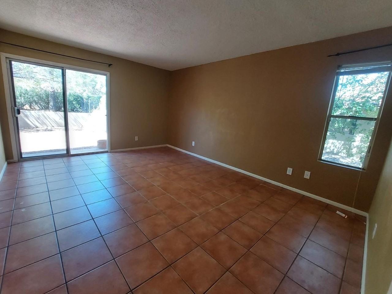 2604 Inverrary Dr - Photo 7 of 16