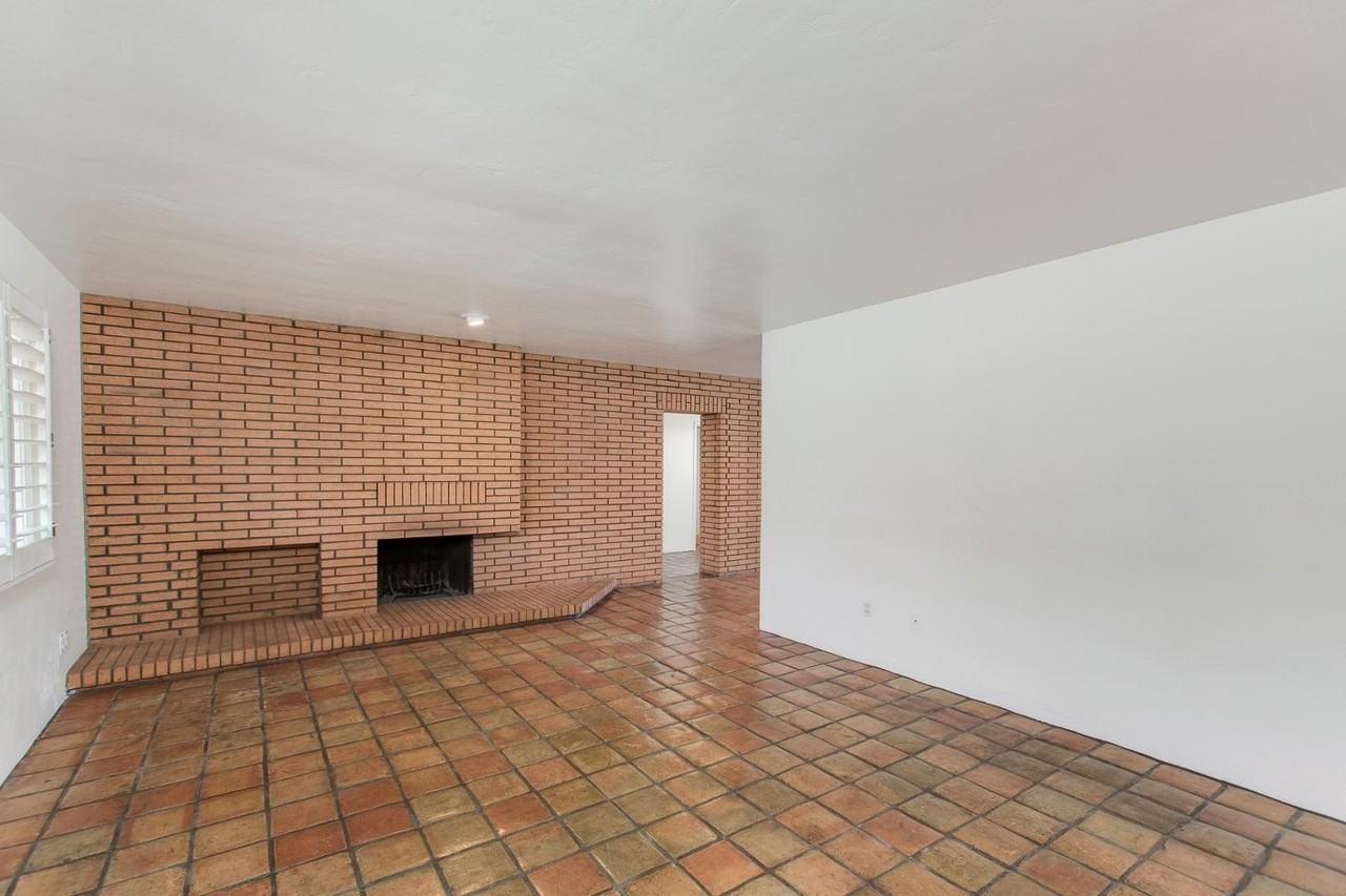 2917 E Mariposa St - Photo 3 of 20
