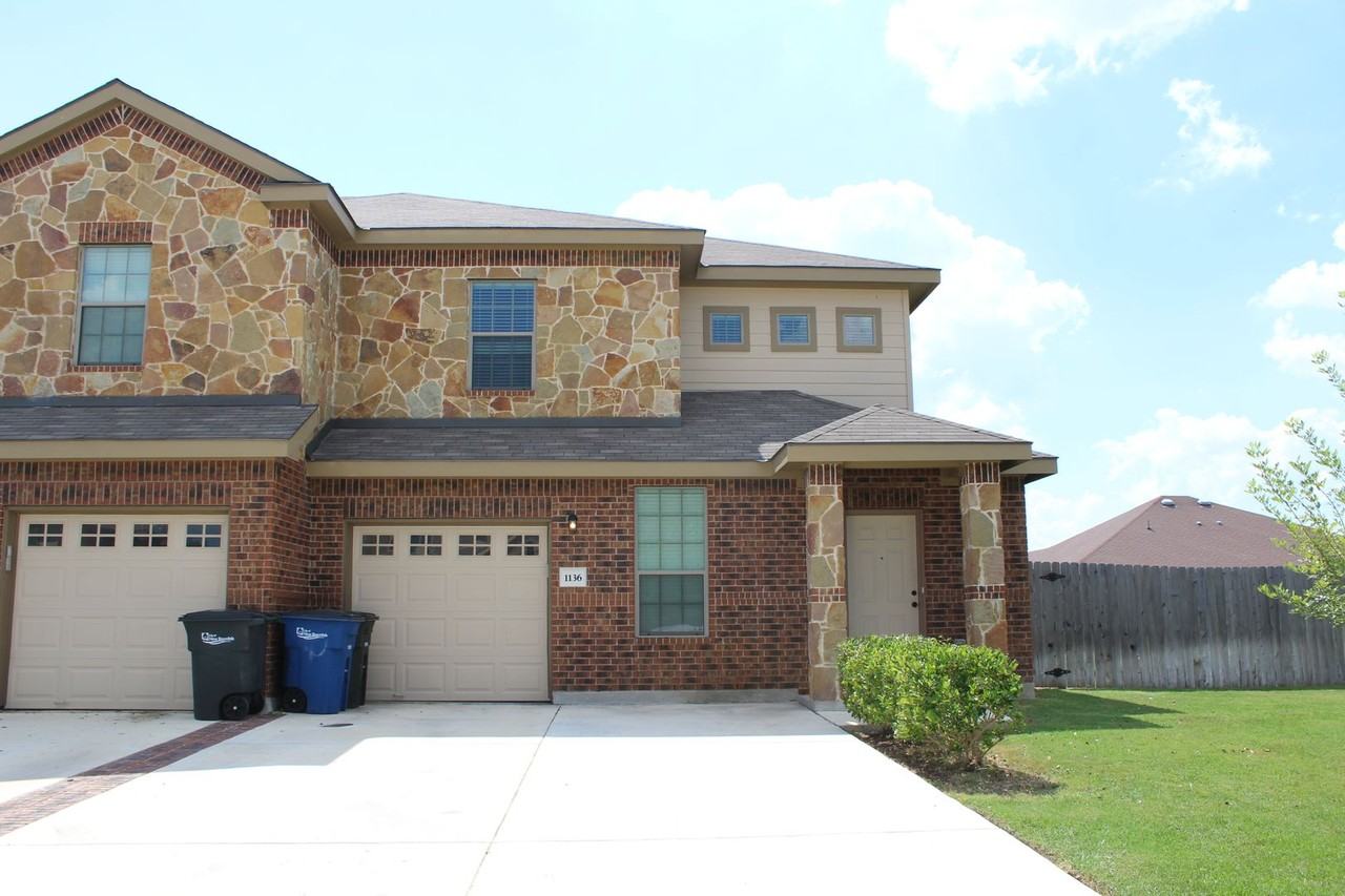 1136 Brown Rock Dr - Photo 2 of 18