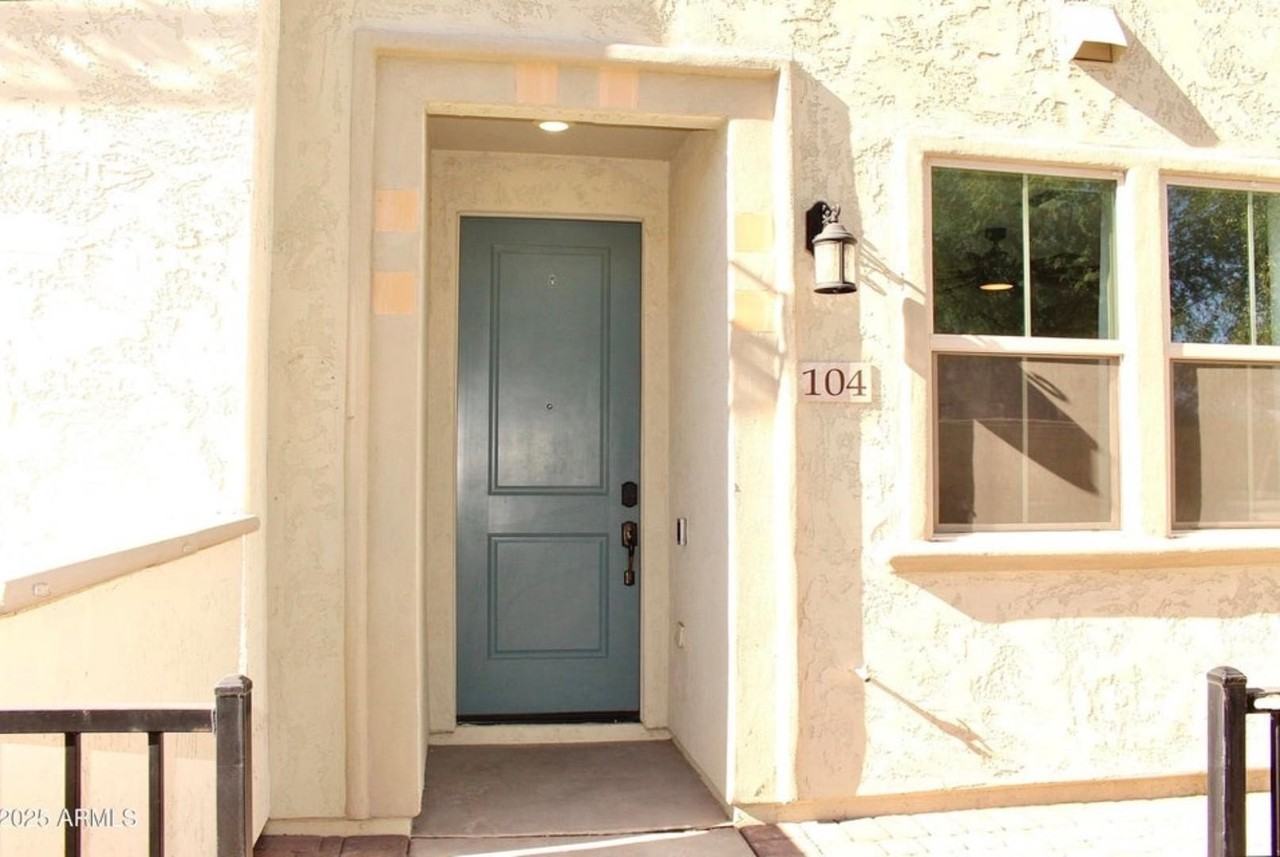 2625 S Peppertree Dr #104 - Photo 2 of 24