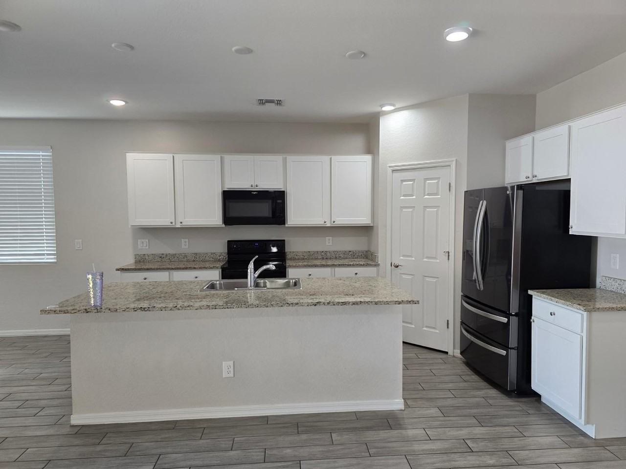 4523 S 108th Ave - Photo 2 of 6