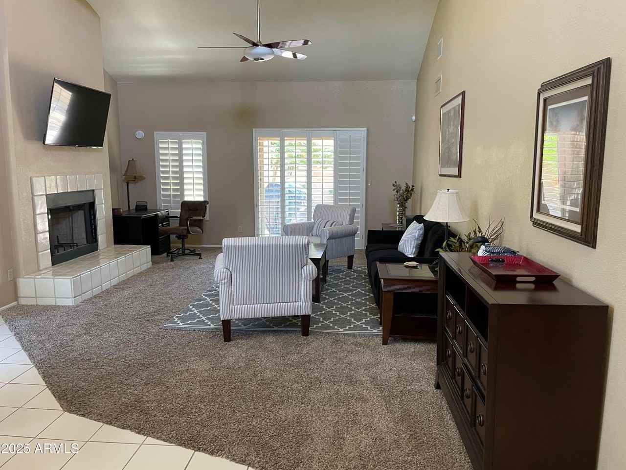 5521 E Paradise Dr - Photo 4 of 23