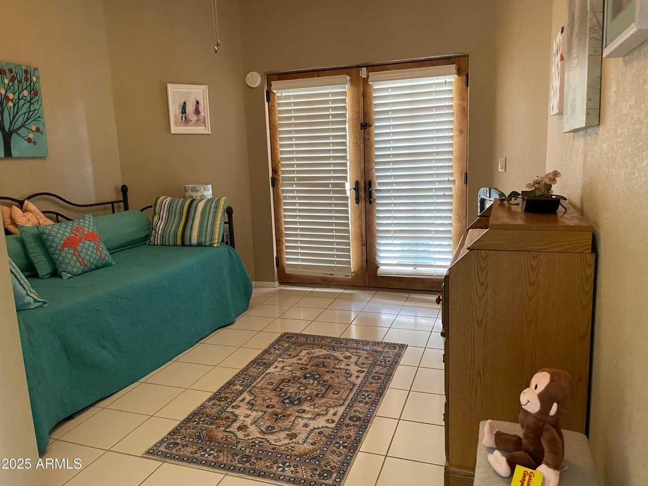 5521 E Paradise Dr - Photo 5 of 23