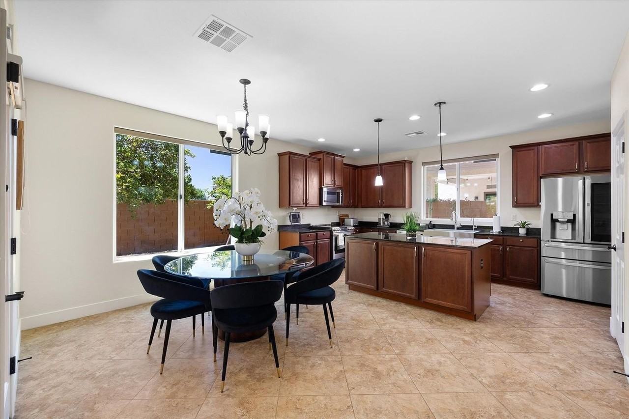 3437 E Mesquite St - Photo 5 of 32