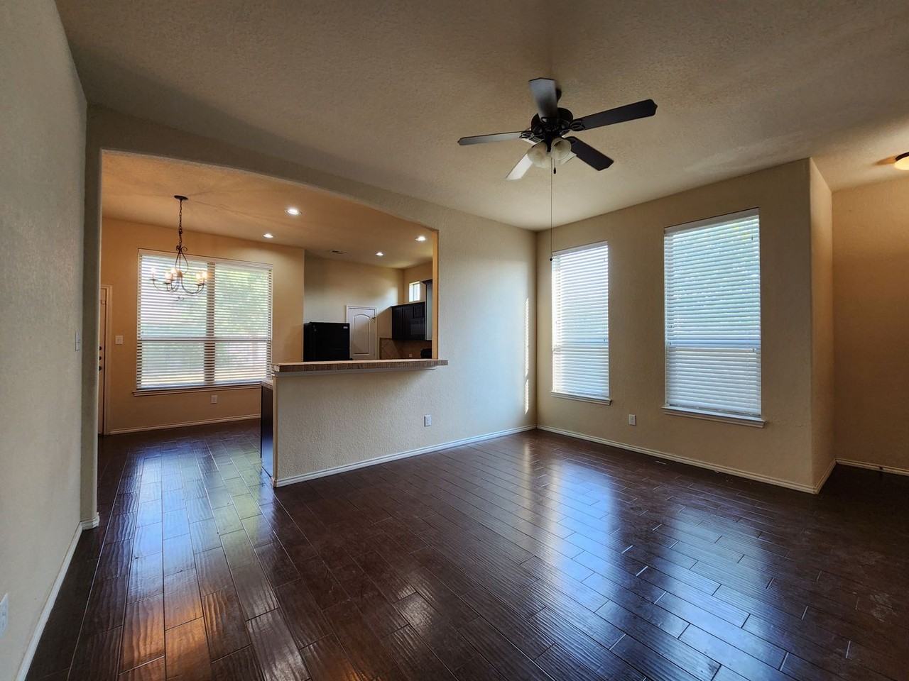 501 Creekside Cir - Photo 2 of 28