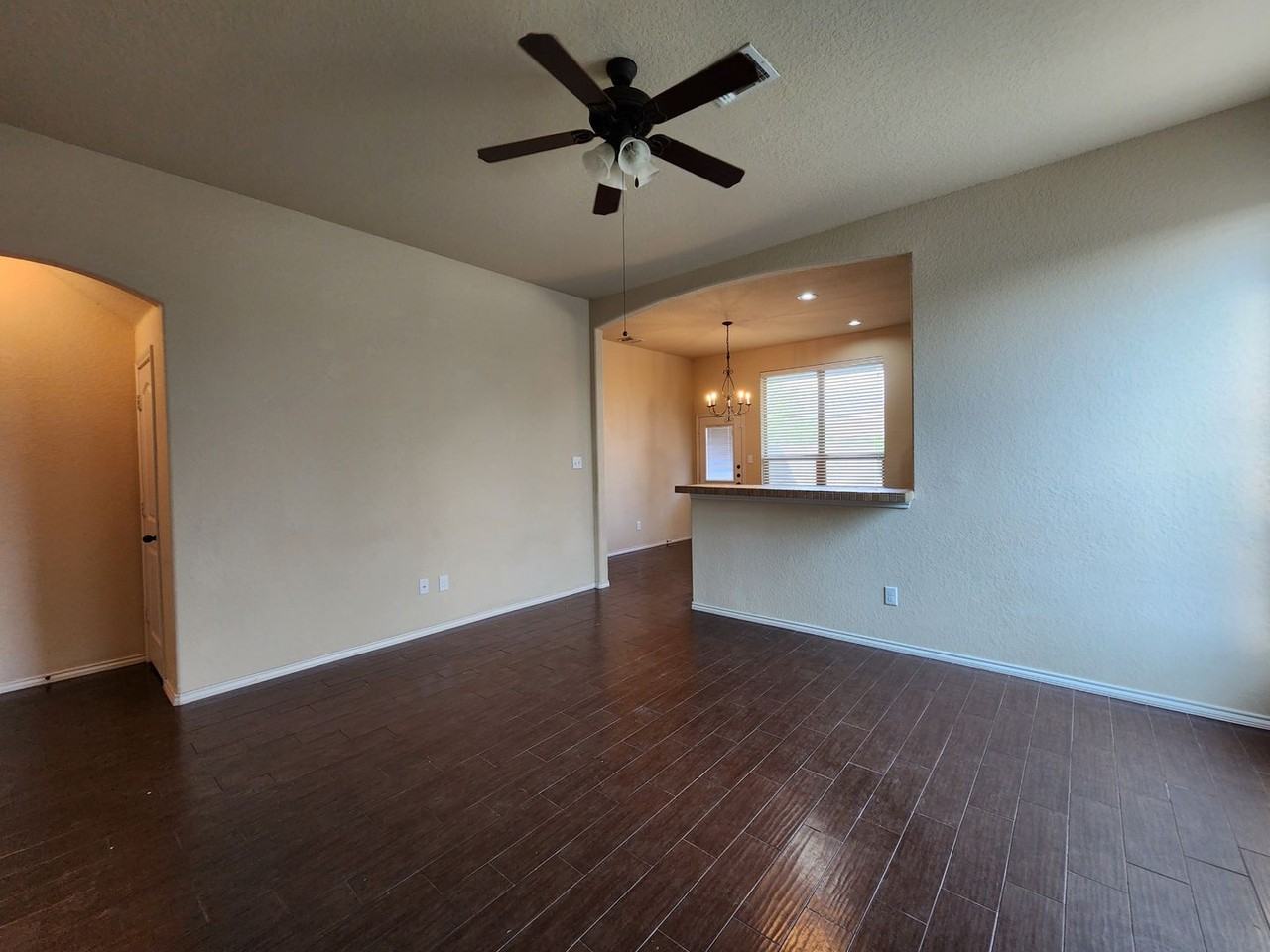 501 Creekside Cir - Photo 3 of 28