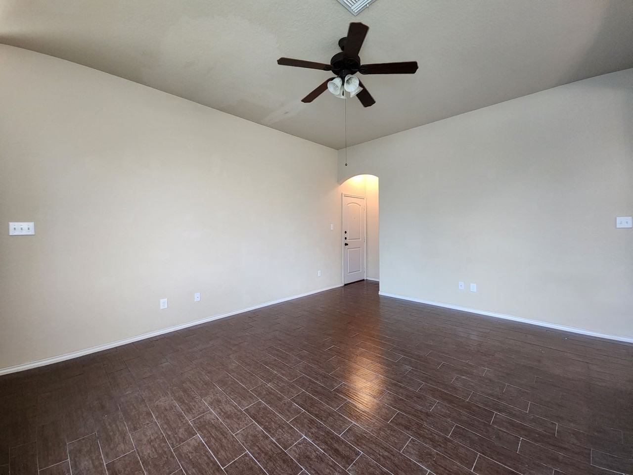 501 Creekside Cir - Photo 5 of 28