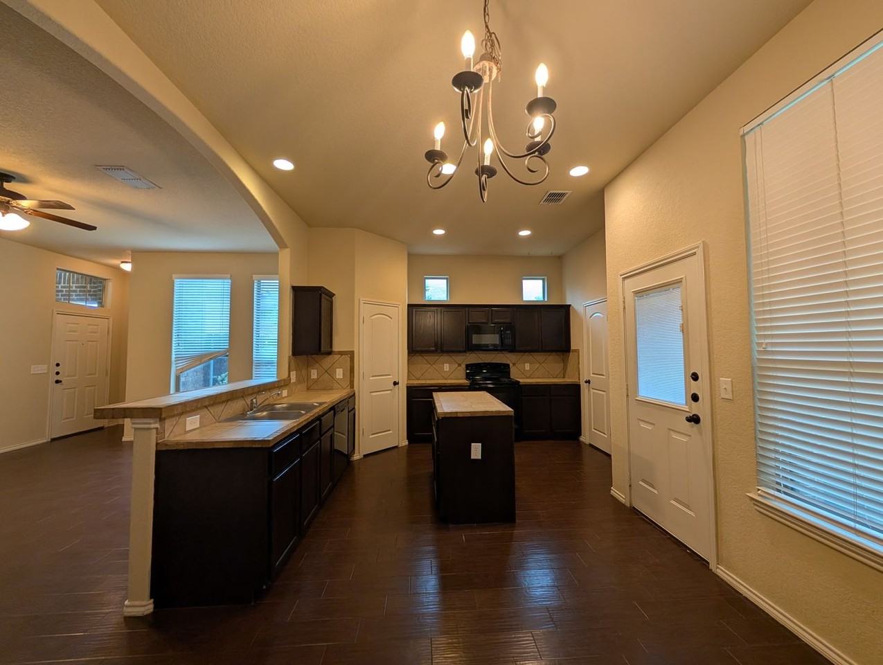 669 Creekside Cir - Photo 6 of 25