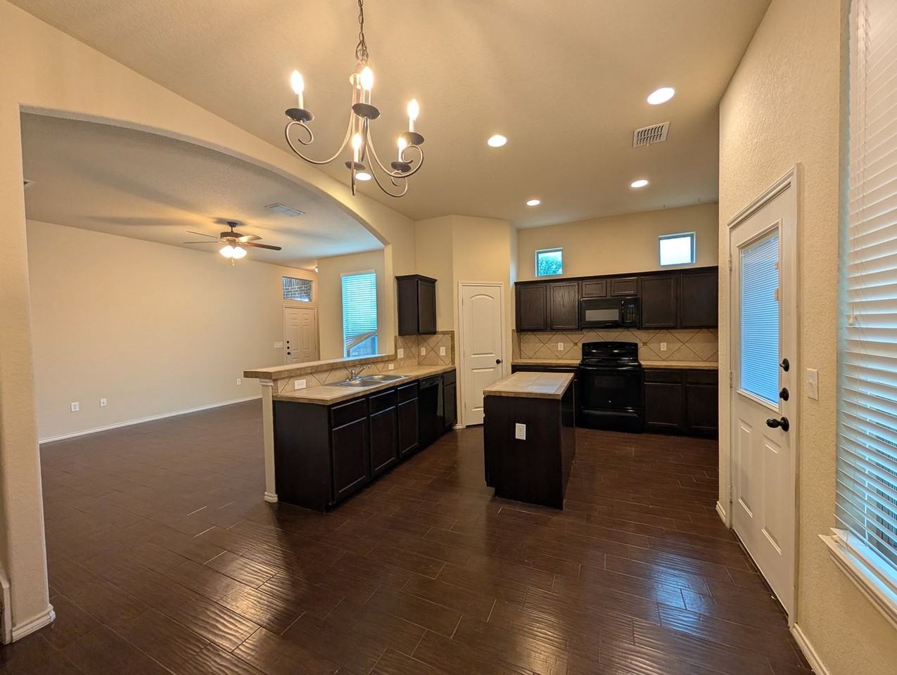 669 Creekside Cir - Photo 7 of 25