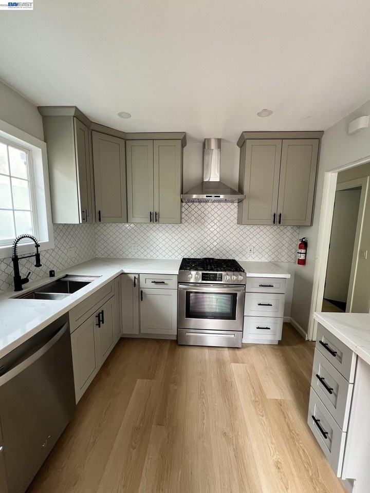 1910 Marin St - Photo 6 of 21