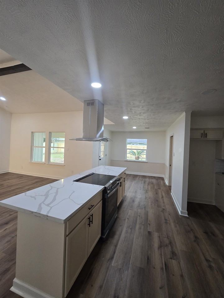5875 Oleander Dr - Photo 6 of 18