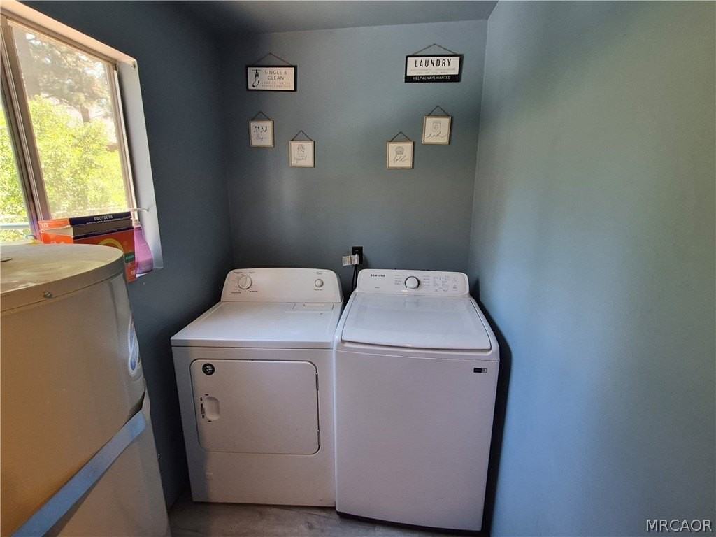 2052 Mahogany Ln - Photo 3 of 5