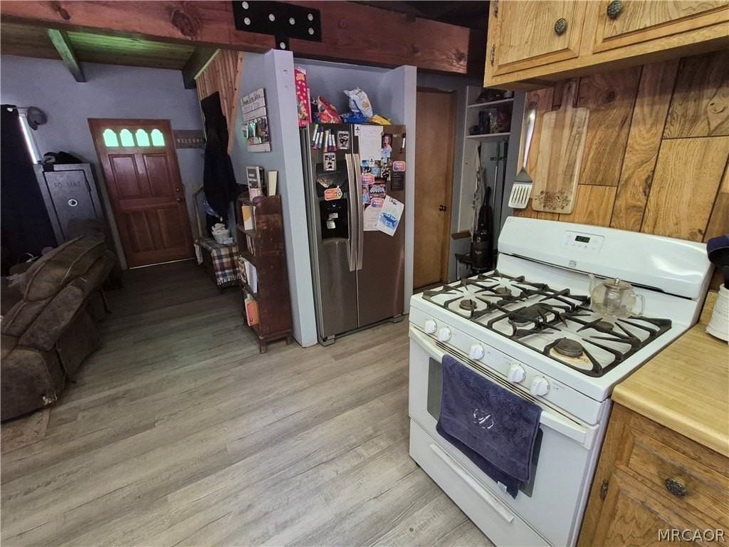 2052 Mahogany Ln - Photo 4 of 5