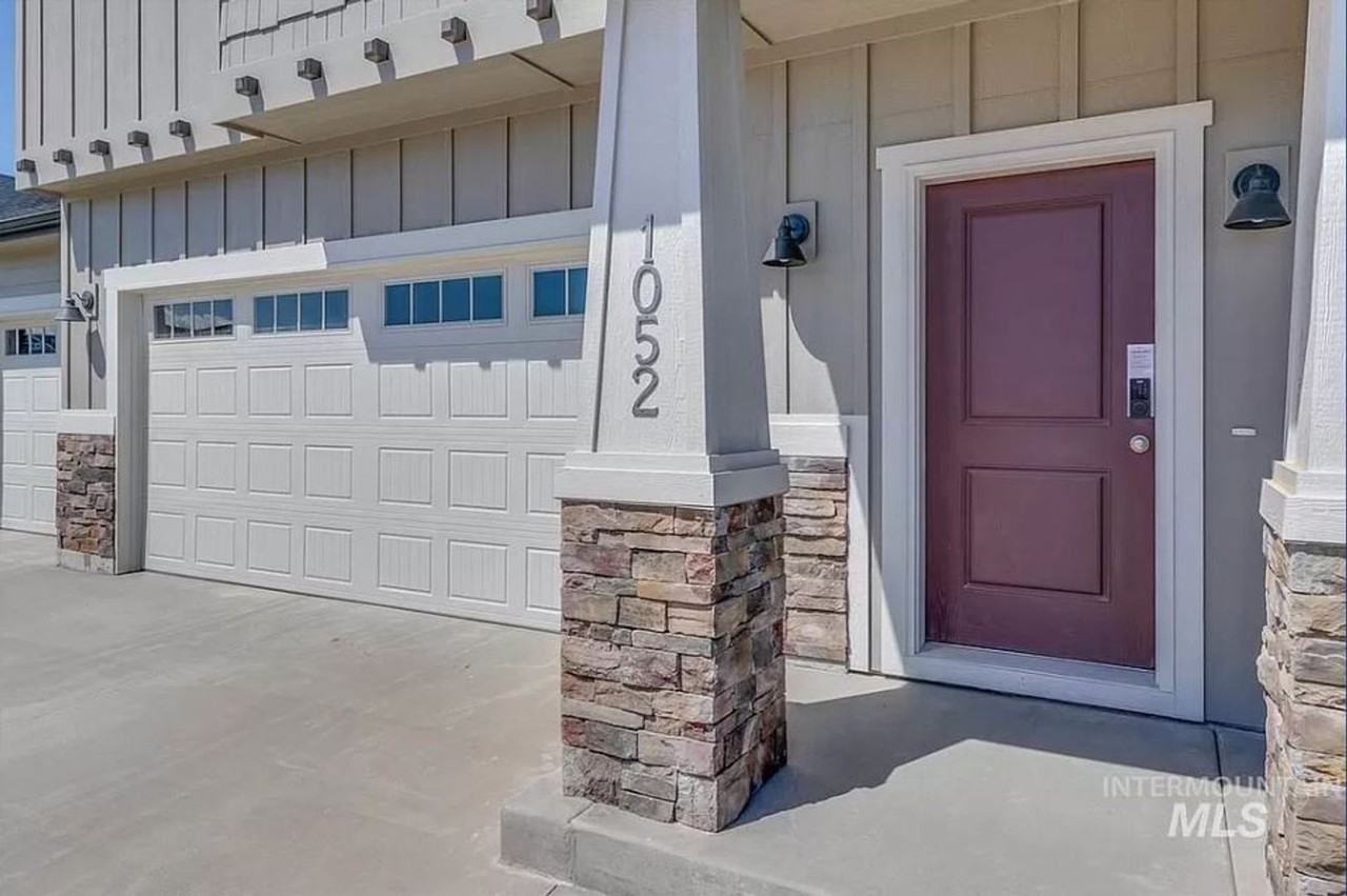 1052 E Ionia Dr - Photo 2 of 12