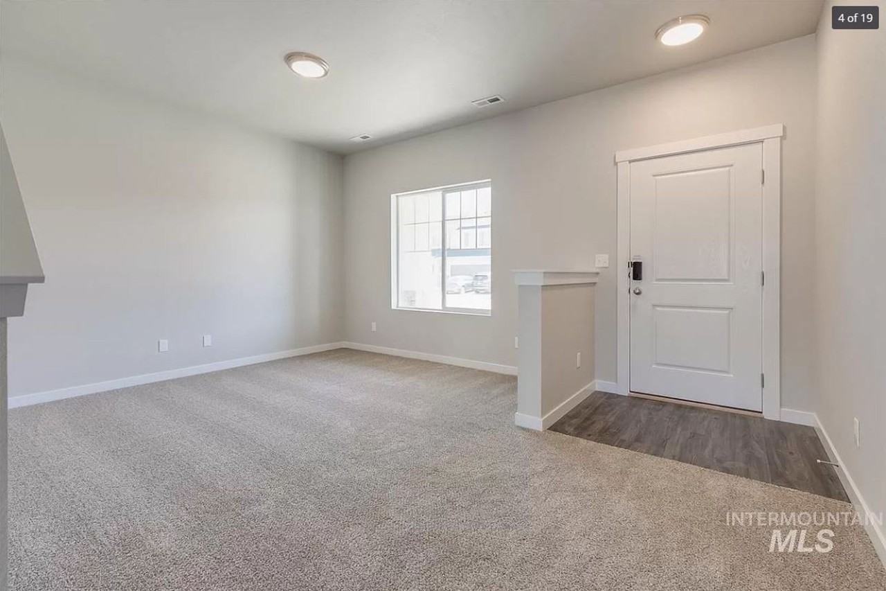1052 E Ionia Dr - Photo 4 of 12