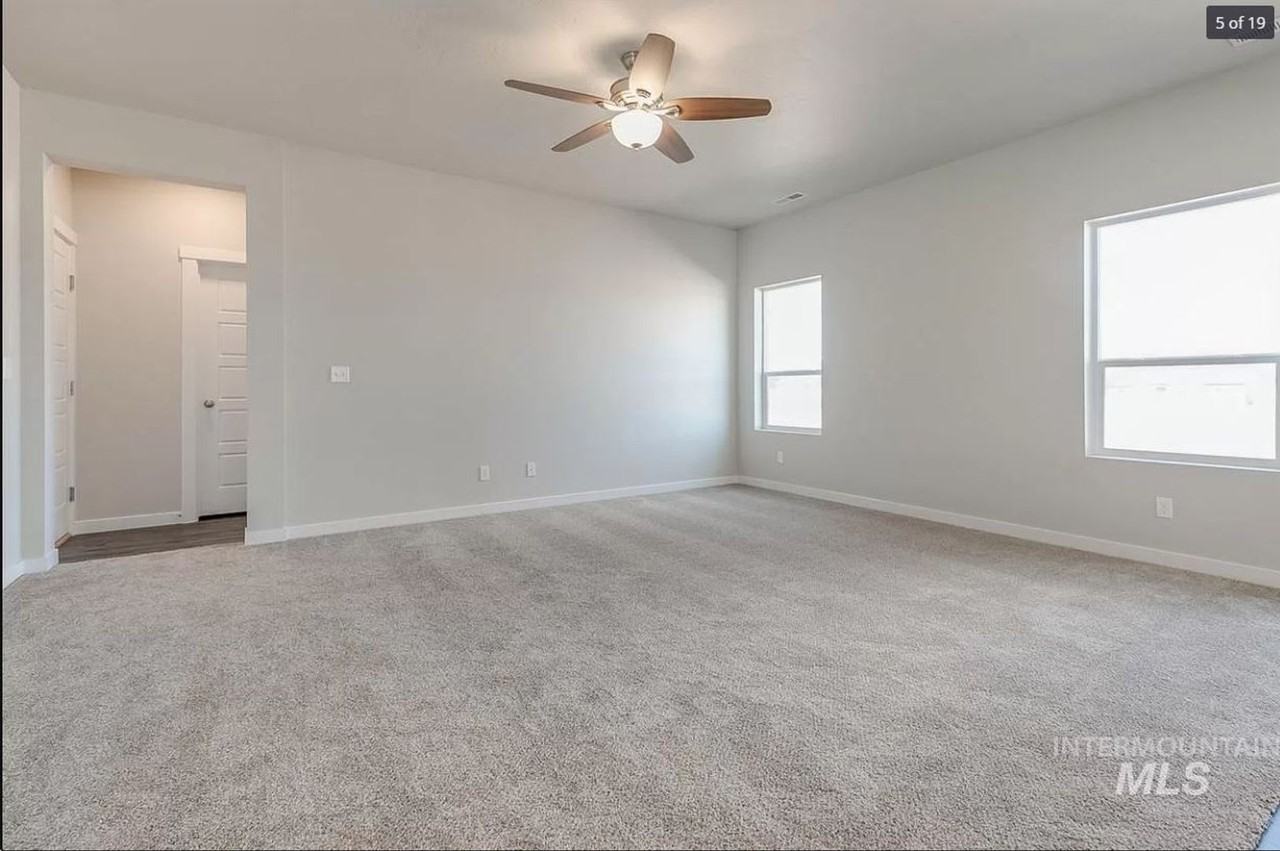 1052 E Ionia Dr - Photo 5 of 12