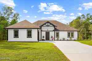 featured image of 114 Lake Merial Trl