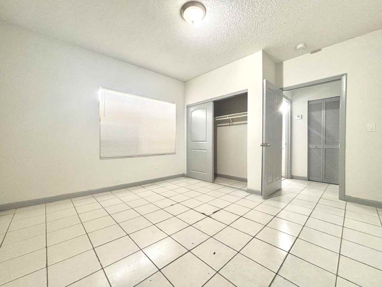 1218 Nw 8th Pl - Photo 5 of 11