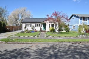 featured image of 821 E 50th St
