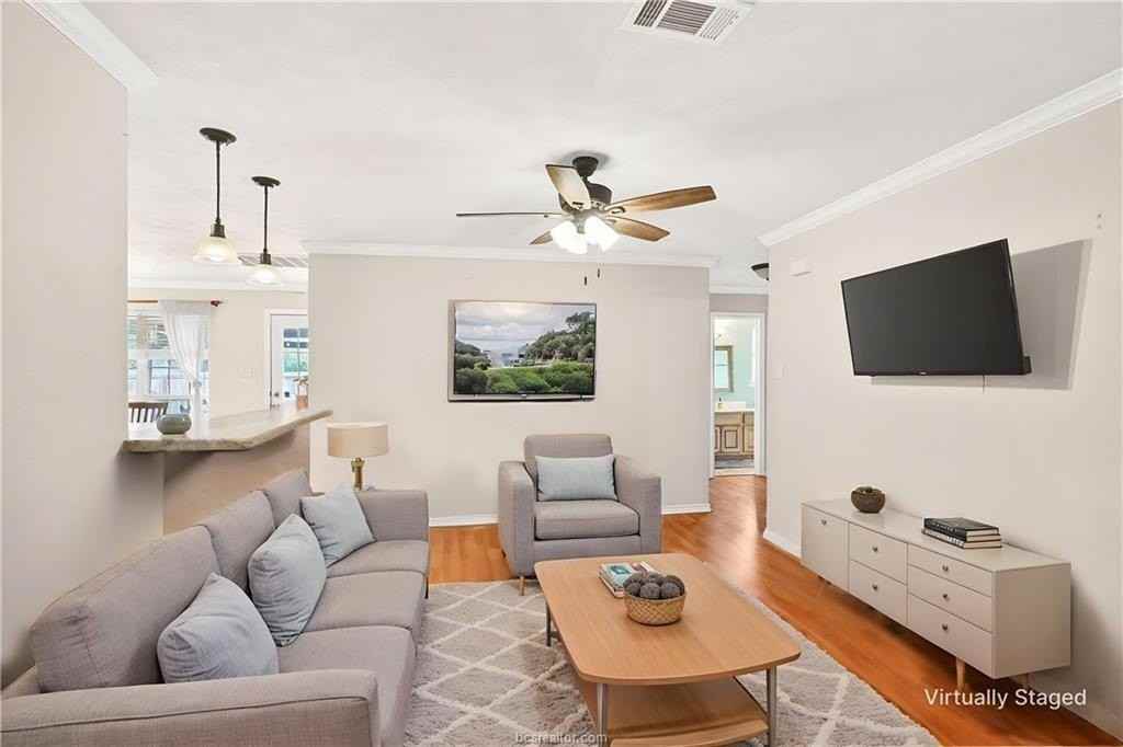 1308 Roanoke Ct - Photo 4 of 30