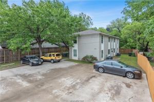 featured image of 305 Ehlinger Dr #D