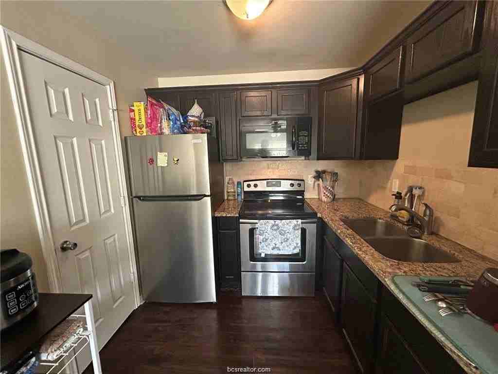 305 Ehlinger Dr #D - Photo 4 of 11