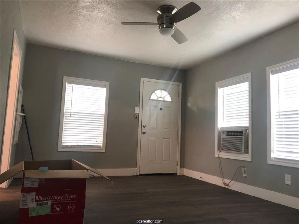 1704 Baker Ave - Photo 3 of 12