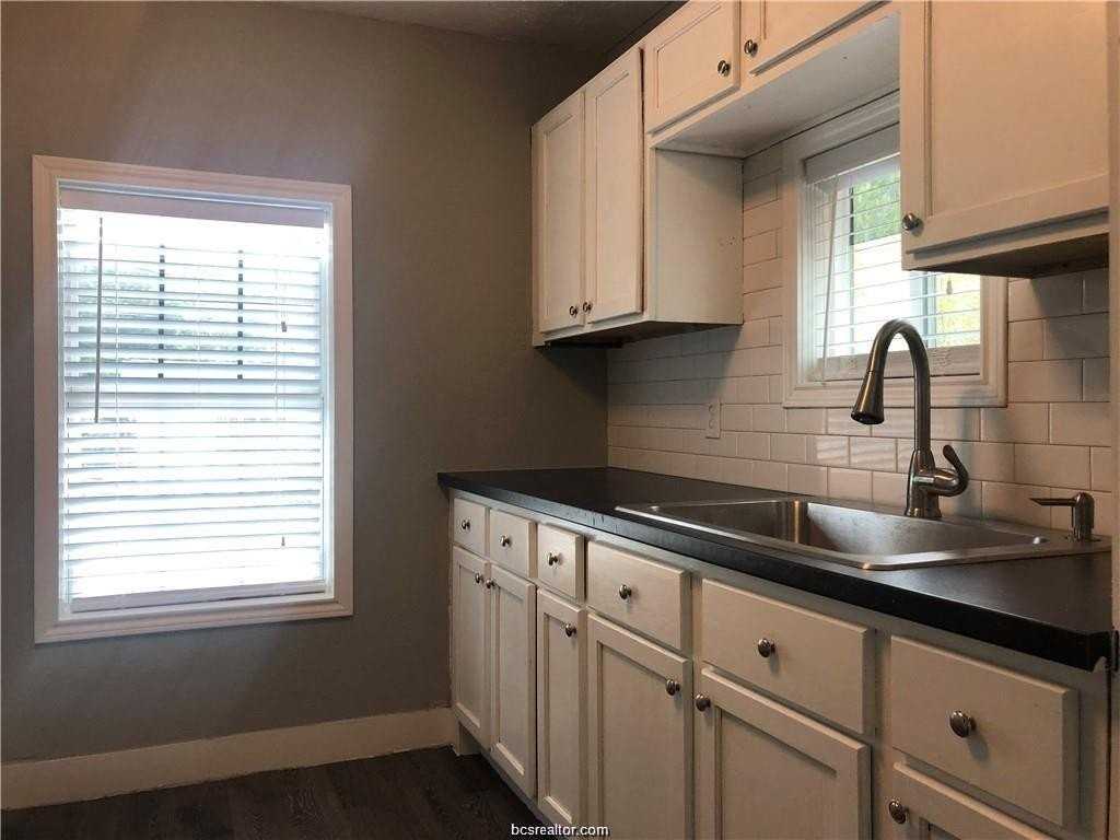 1704 Baker Ave - Photo 6 of 12