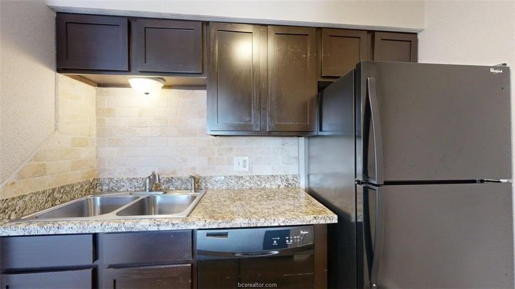 904 University Oaks Blvd #85 - Photo 6 of 21