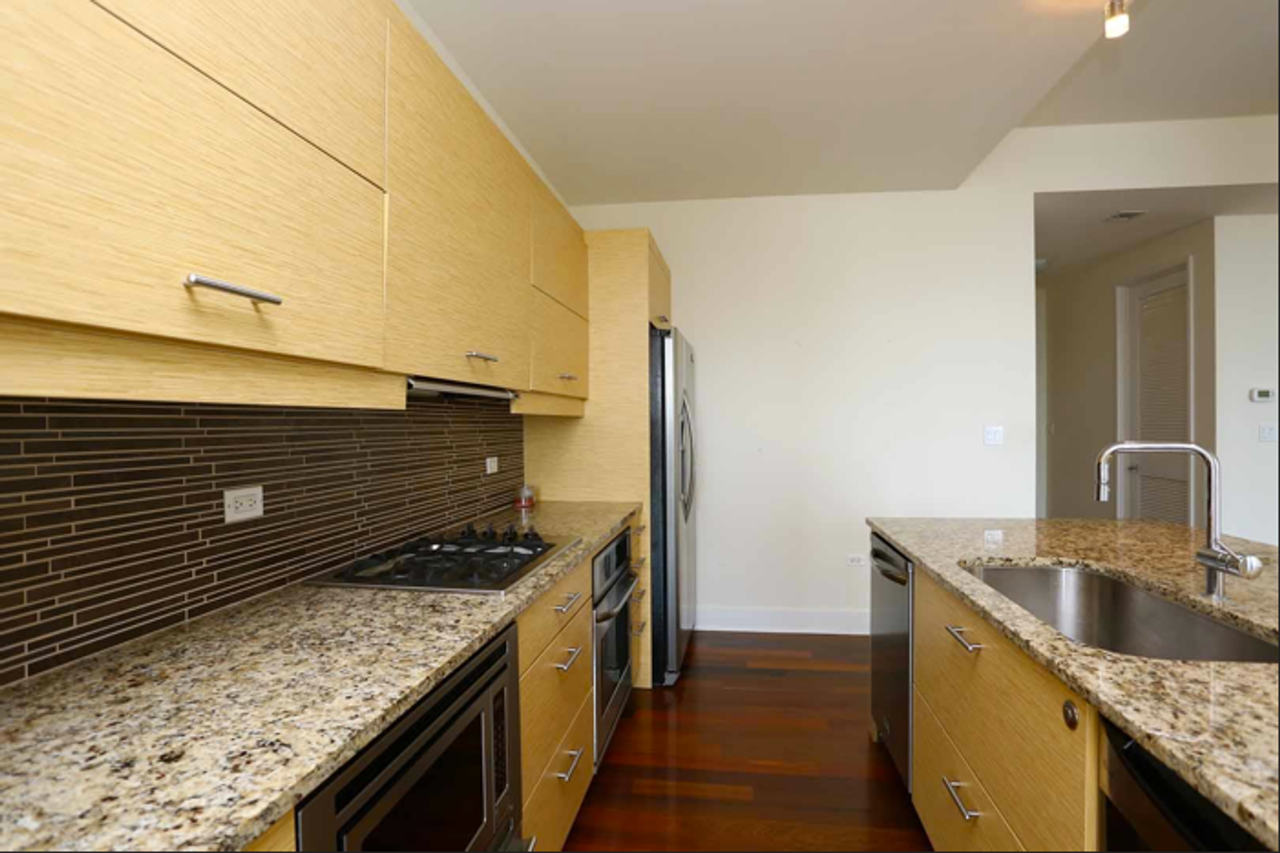 1624 W Division St - Photo 6 of 39