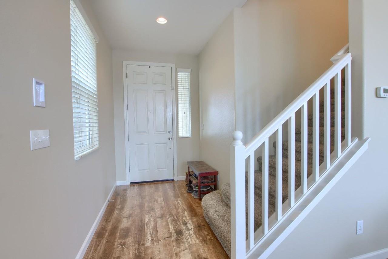 3696 Richmond Ave - Photo 4 of 26