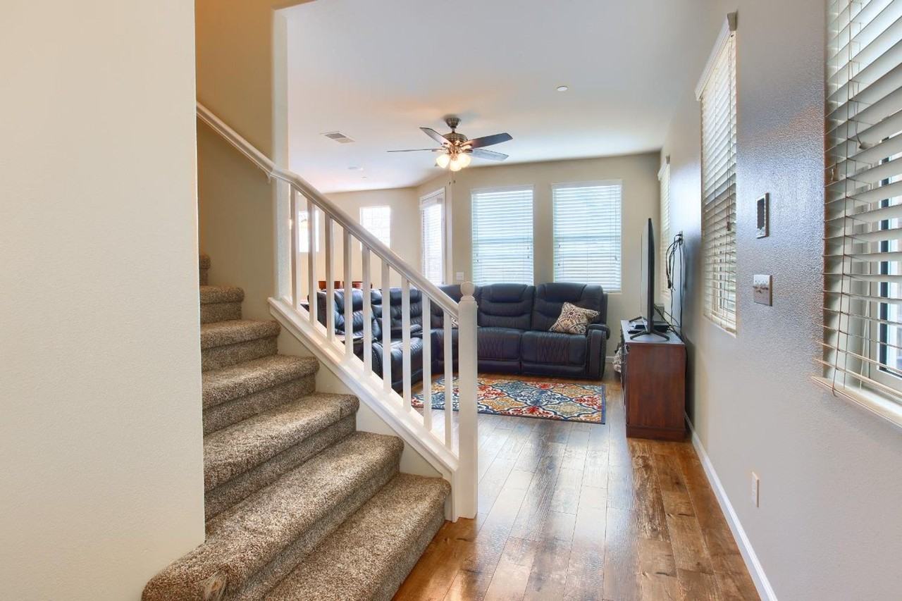 3696 Richmond Ave - Photo 5 of 26