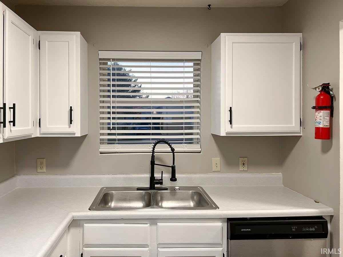 3433 S Burks Ct - Photo 5 of 32