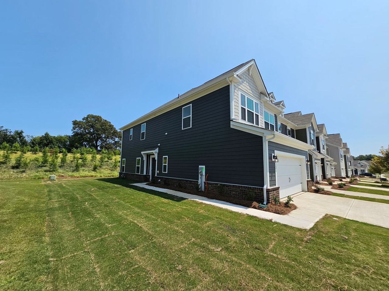 2839 Aubrey St - Photo 2 of 8