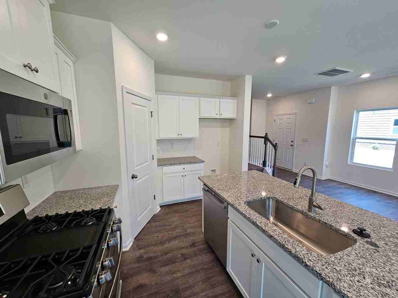 2839 Aubrey St - Photo 6 of 8