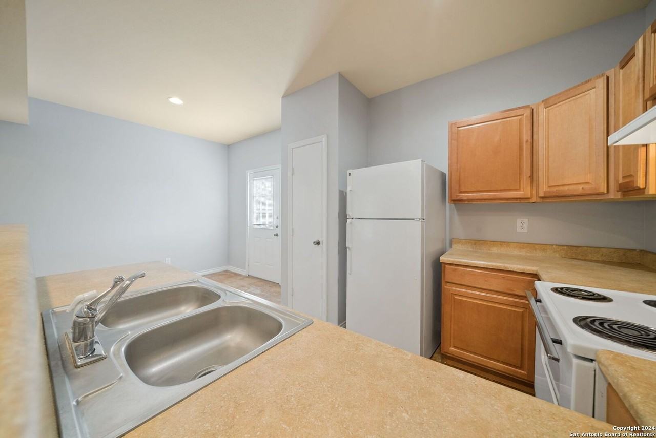 6410 Summit Oak #4 - Photo 7 of 16