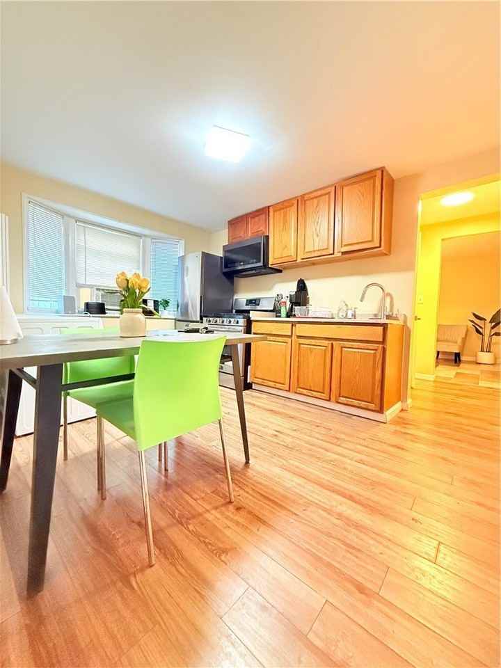 936 Monroe Ave - Photo 2 of 4