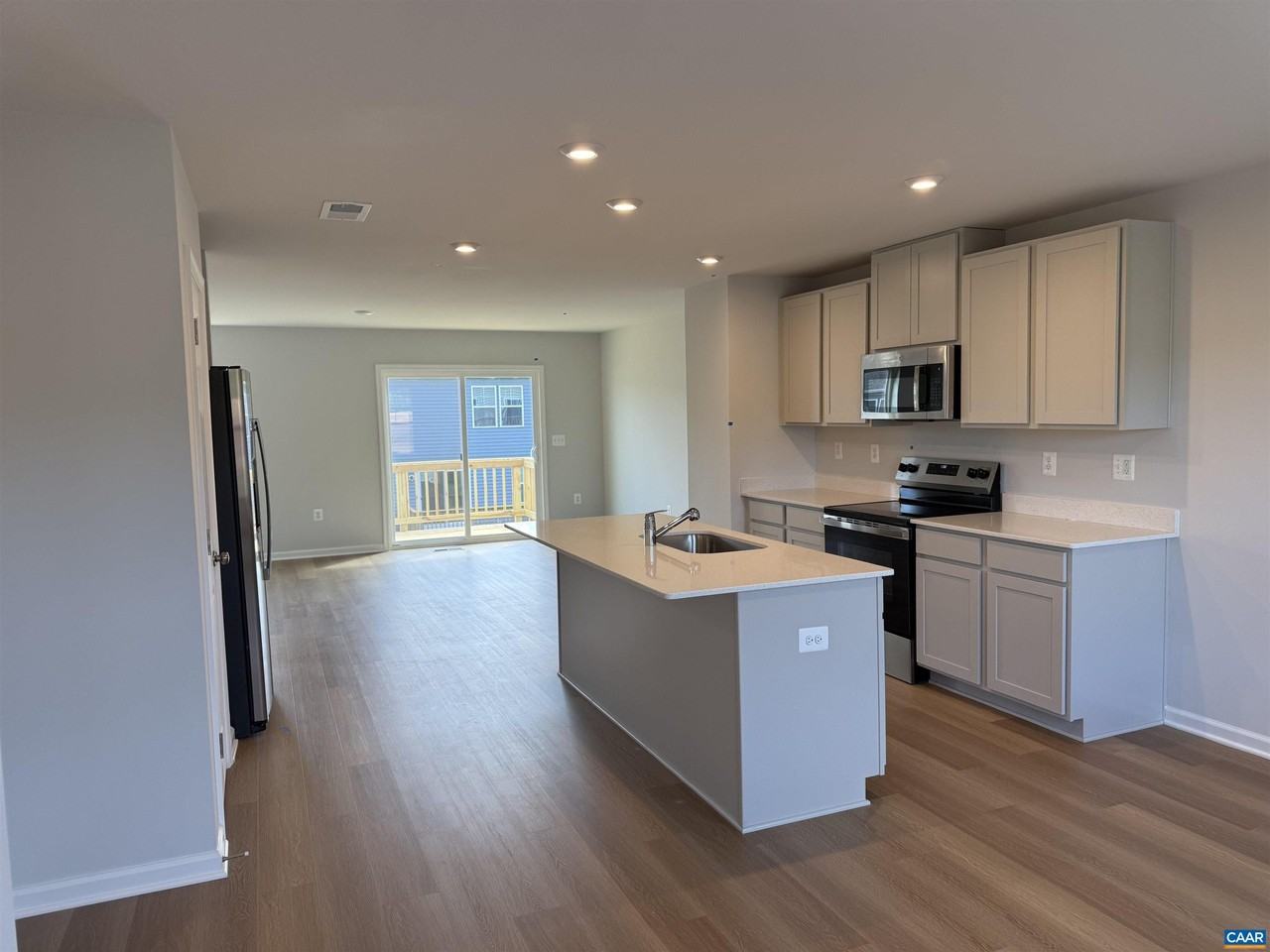 37 Laurin St - Photo 2 of 23