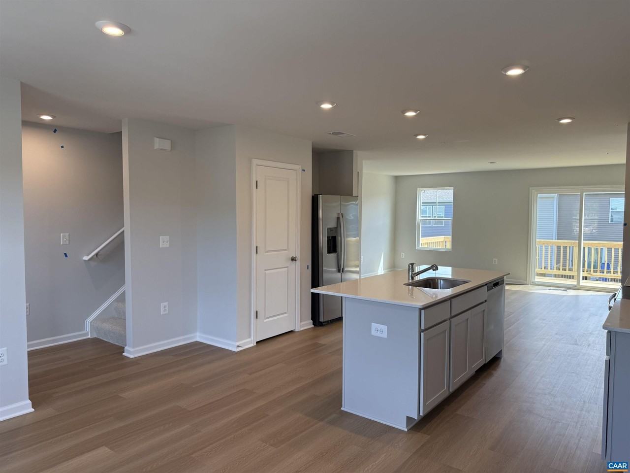 37 Laurin St - Photo 3 of 23