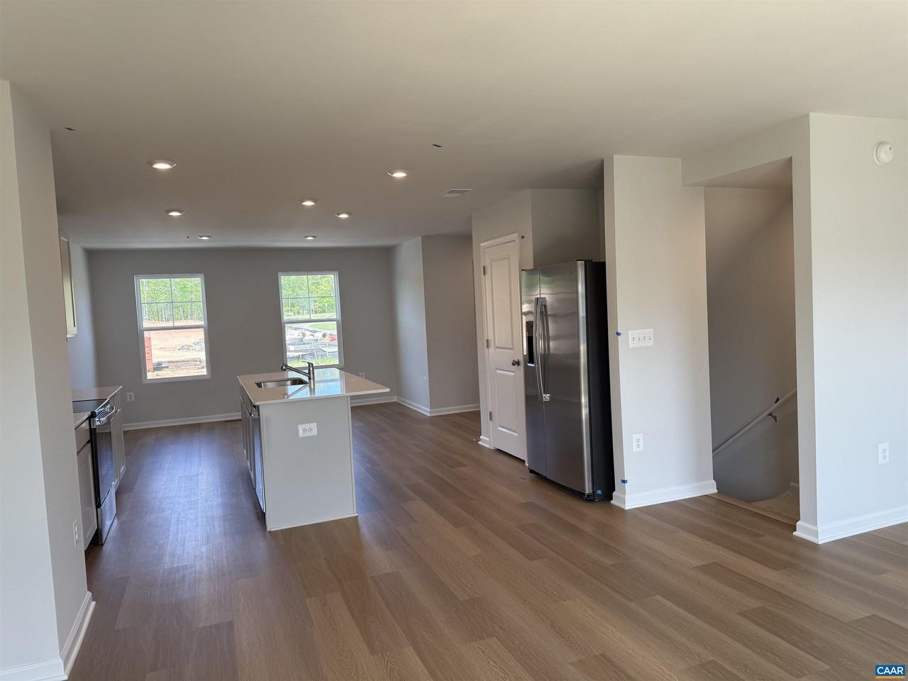 37 Laurin St - Photo 4 of 23